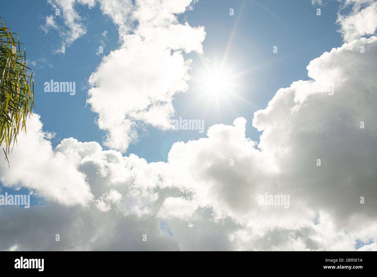 Sunshine sunny blue skies partly cloudy no rain weather forecast stock photos Stock Photo
