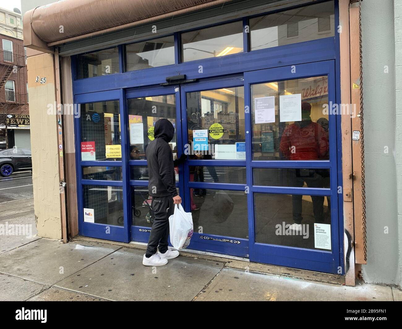https://c8.alamy.com/comp/2B95FN1/international-brooklyn-usa-23rd-mar-2020-new-covid-19-walgreens-pharmacy-brooklyn-attends-2-people-at-a-time-march-23-2020-brooklyn-usathe-walgreens-pharmacy-on-knickerbocker-avenue-in-brooklyn-adopted-a-measure-to-serve-up-to-two-people-at-a-time-through-the-entrance-to-contain-the-spread-of-coronavirus-this-monday-23creditniyi-fotethenews2-credit-niyi-fotethenews2zuma-wirealamy-live-news-2B95FN1.jpg
