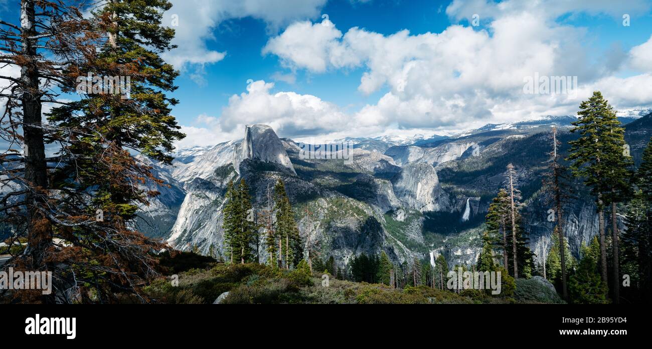Panoramic view yosemite valley hi-res stock photography and images - Alamy