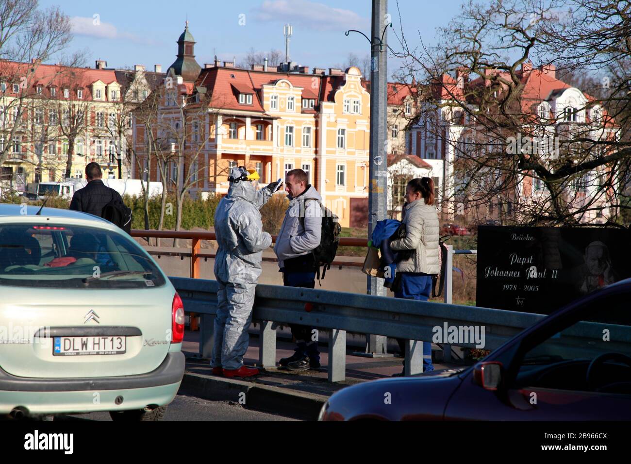 Görlitz Deutschland , Grenze zu Zgorzelec (Polen) anhaltende strenge Corona Kontrollen bei der Einreise nach Polen am 23.3.2020 Stock Photo