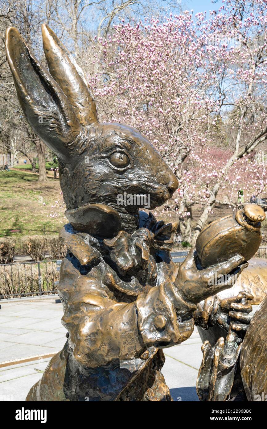 Alice in Wonderland Sculpture, Central Park, NYC Stock Photo Alamy