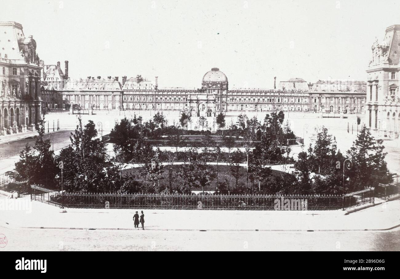PLACE OF CAROUSEL "Place du Carrousel (jardin de la Reine et château