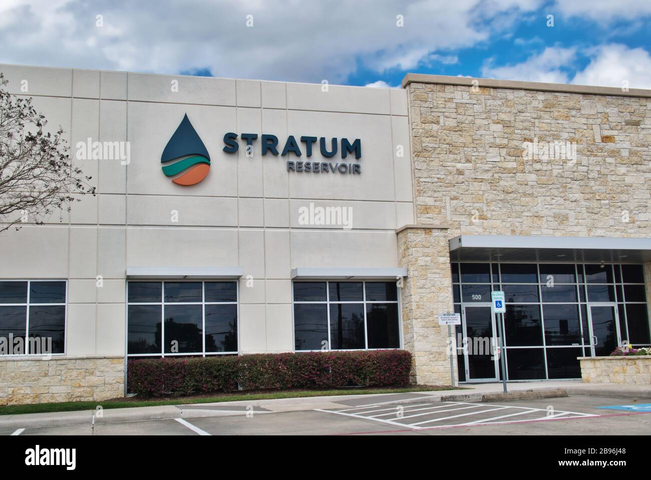 Stratum Reservoir office building exterior in Houston, TX along Beltway 8. Laboratory research center, sustainable energy resources through geoscience. Stock Photo