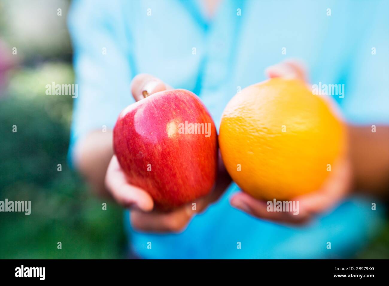comparing apples to oranges Stock Photo Alamy