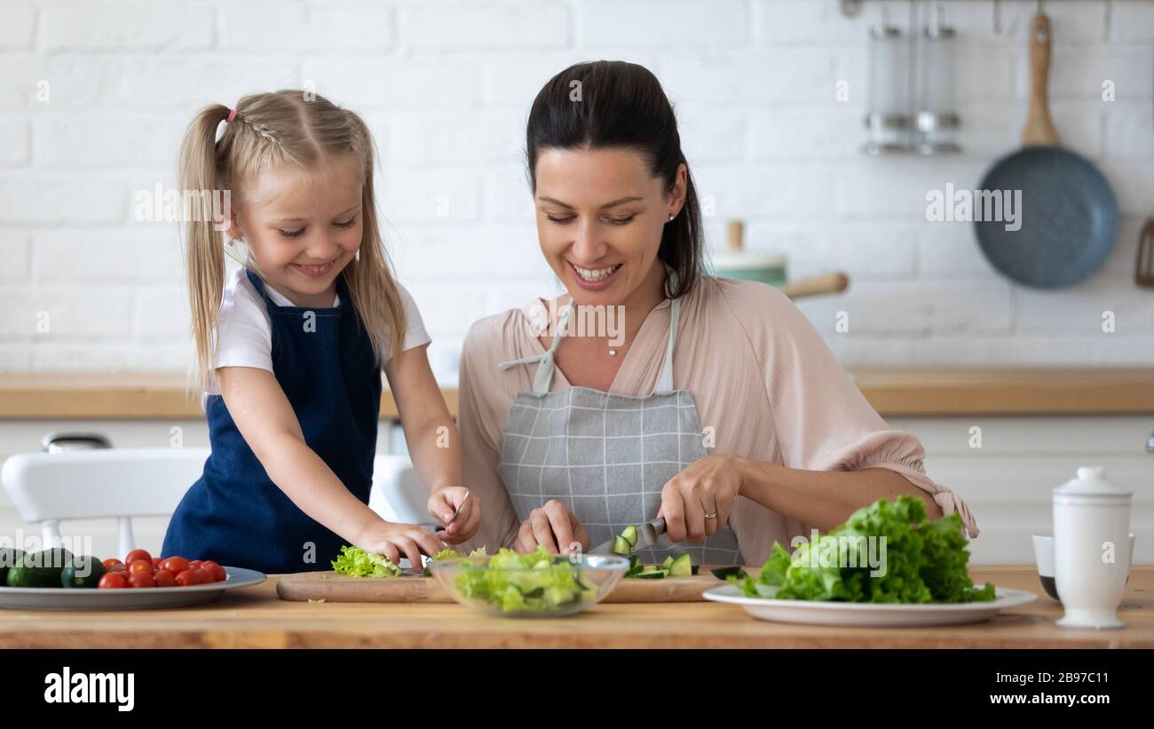 https://c8.alamy.com/comp/2B97C11/happy-little-girl-help-mom-cooking-in-kitchen-2B97C11.jpg