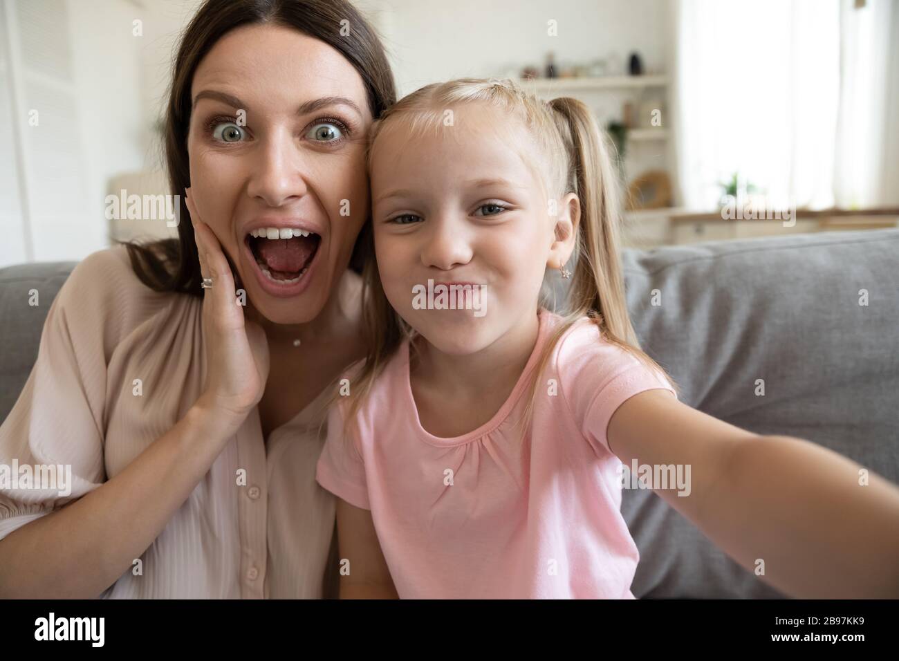 Mom and daughter posing for photo hi-res stock photography and images