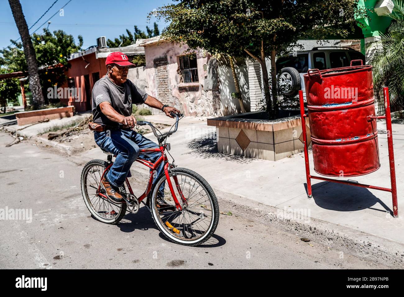 José Luis "El Zurdo" Ramírez, former Sonoran boxer. boxing champion