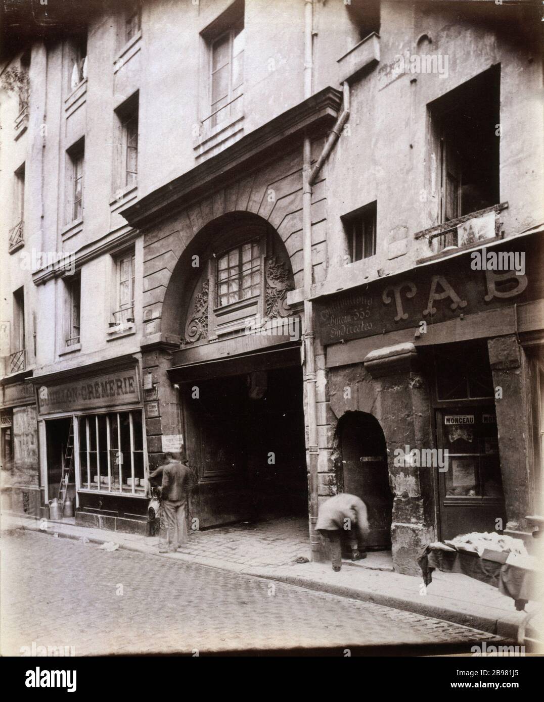 GALANDE STREET, RED CASTLE DEMOLISHED IN 1899 'Rue Galande, le Château Rouge démoli en 1899', Paris (Vème arr.). Photographie d'Eugène Atget (1857-1927). Paris, musée Carnavalet. Stock Photo