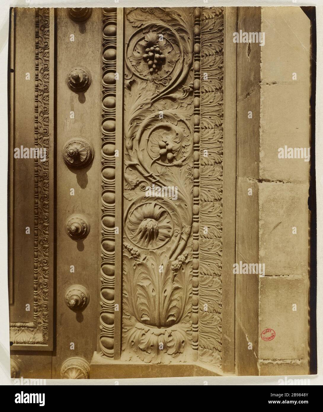 DETAIL OF DOOR CHURCH OF THE MADELEINE, 8TH DISTRICT, PARIS Détail de porte, église de la Madeleine, Paris (VIIIème arr.), 1907. Photographie d'Eugène Atget (1857-1927). Paris, musée Carnavalet. Stock Photo