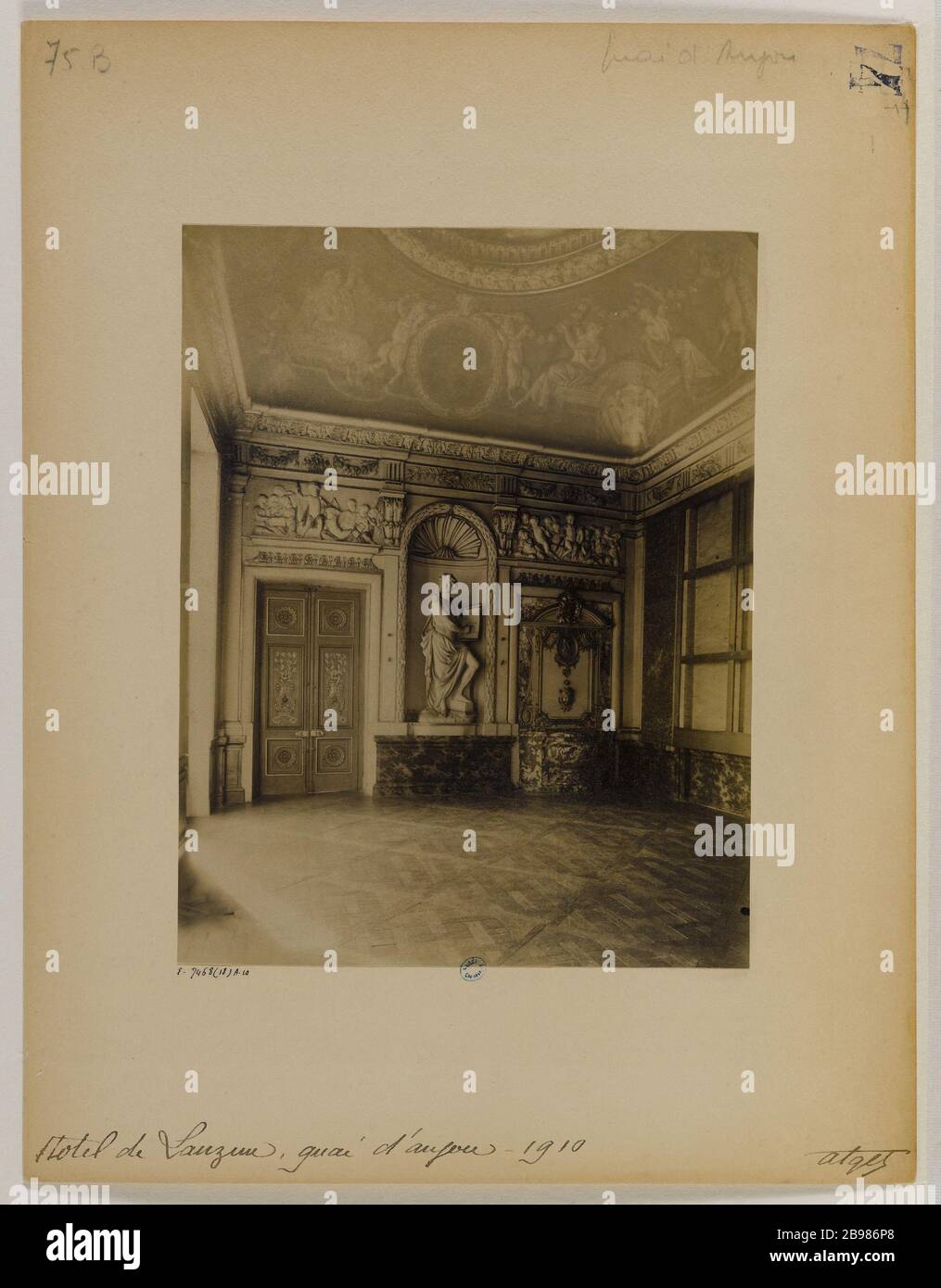 LIVING ROOM, INTERIOR, HOTEL LAUZUN, 17 Quai d'Anjou, 4TH DISTRICT, PARIS Salon, intérieur, Hôtel Lauzun, 17 quai d'Anjou, Paris (IVème arr.), 1905. Photographie d'Eugène Atget (1857-1927). Paris, musée Carnavalet. Stock Photo