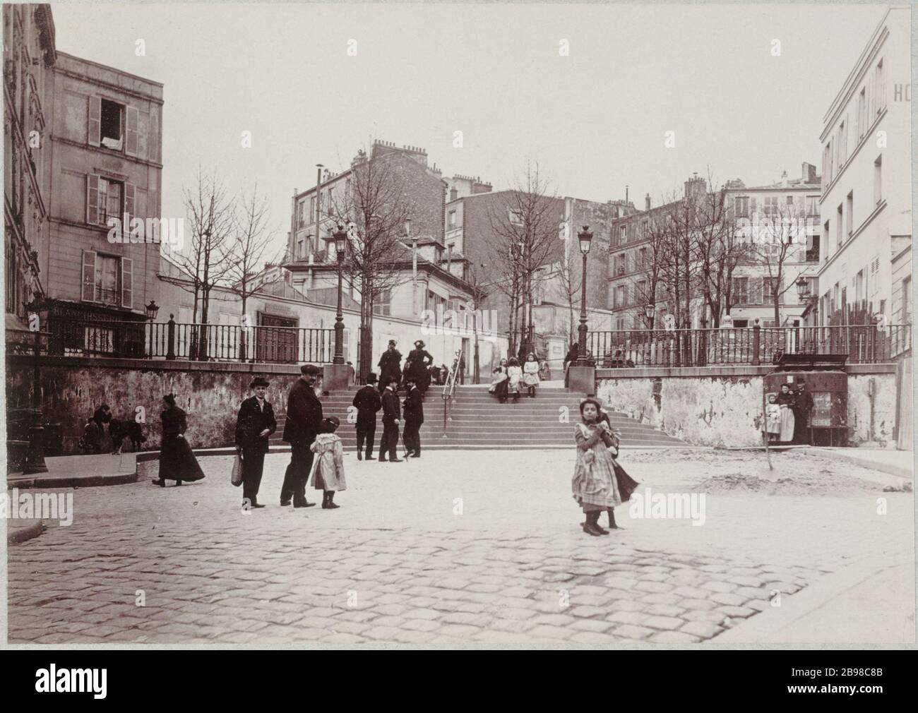 Rue ravignan paris hi-res stock photography and images - Alamy