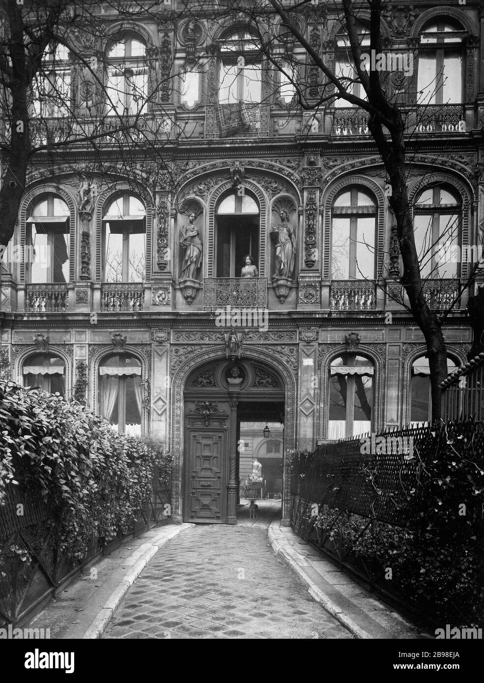 28 PLACE SAINT-GEORGES - HOTEL DE LA PAIVA 28 place Saint-Georges (hôtel de la Païva). Paris (IXème arr.). Photographie de Charles Lansiaux (1855-1939). Paris, musée Carnavalet. Stock Photo