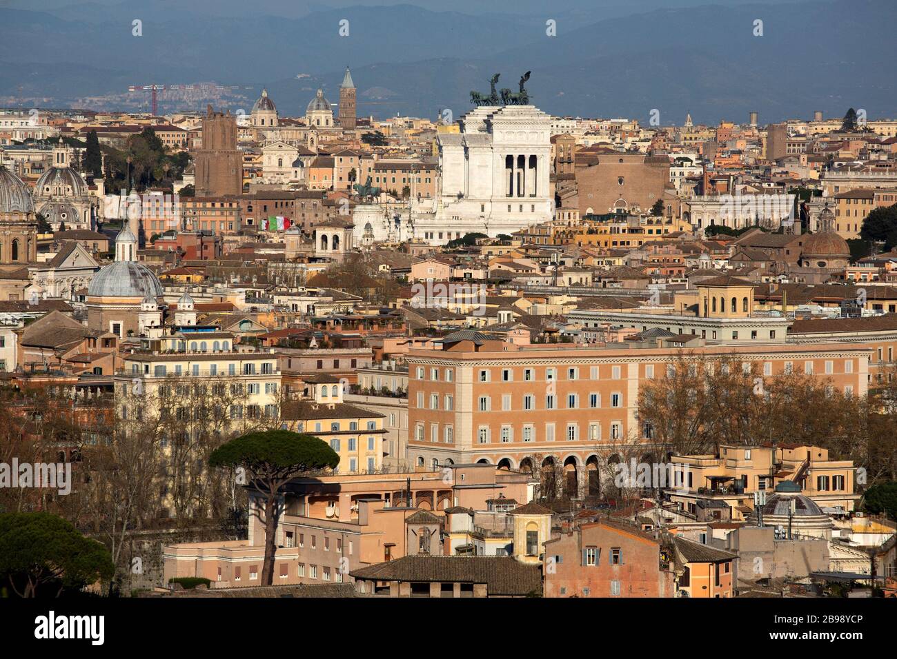Roma, Italy. 23rd Mar, 2020. A panorama of Rome with the Victor Emmanuel II Monument (Vittoriano) at the center from Gianicolo during the 14th day of lockdown imposed nationwide by the Italian government that tries to tackle the coronavirus outbreak. Every movements in the citiies are restricted, and streets usually filled with life and traffic are almost empty (Photo by Giuseppe Fama/Pacific Press) Credit: Pacific Press Agency/Alamy Live News Stock Photo