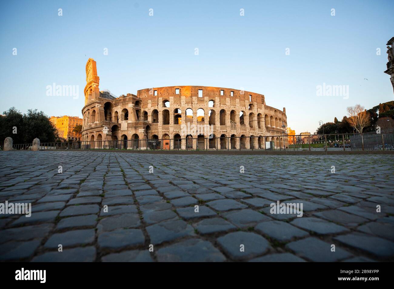 Roma, Italy. 23rd Mar, 2020. A view of the Colosseum without any person in front of during the 14th day of lockdown imposed nationwide by the Italian government that tries to tackle the coronavirus outbreak. Every movements in the citiies are restricted, and streets usually filled with life and traffic are almost empty (Photo by Giuseppe Fama/Pacific Press) Credit: Pacific Press Agency/Alamy Live News Stock Photo