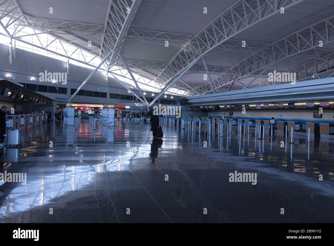 March 21, 2020, New York, NY, USA: Mar 21, 2020:  JFK airport and other nearby airport went ''ATC Zero'' resulting in a suspension of all departing flights. All approcahing flights were sent back to their origins.  The suspension only lasted a short time. Inside Terminal 8 at JFK airport. ..NEW YORK DAILY WEBSITES AND  PUBLICATIONS OUT! (Credit Image: © Dan Herrick/ZUMA Wire) Stock Photo