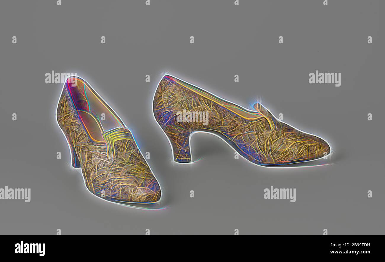 Pair of women's shoes Brocade ladies' heel with heel, Left Amsterdam's  black and gold brocade's shoe. Model: round nose, molded-in model with flap  of quilted gold colored leather. The front of the