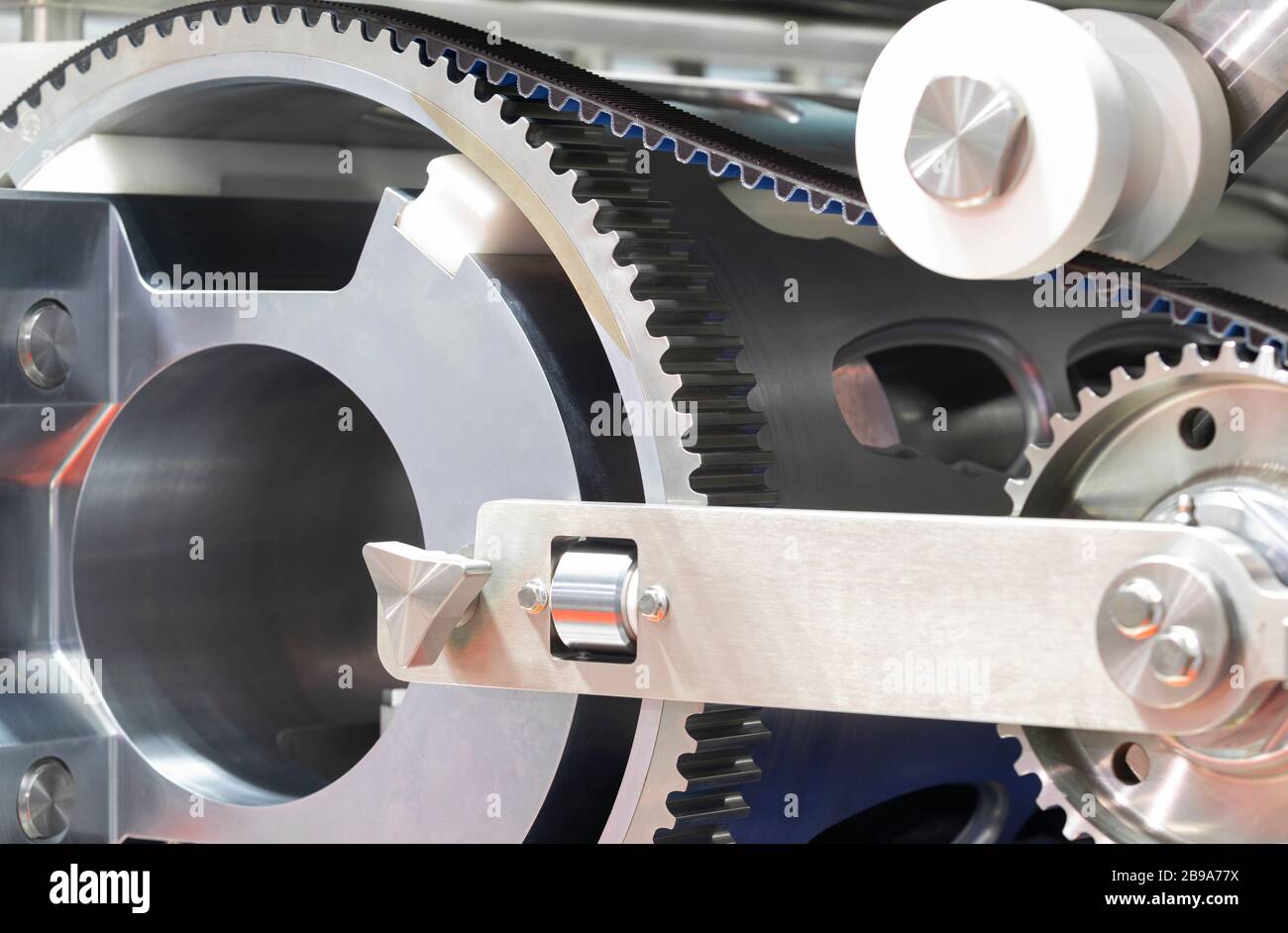 Black timing belt that synchronizes the rotation of gear drum in NUGGETS MEAT FORMING AUTOMATIC