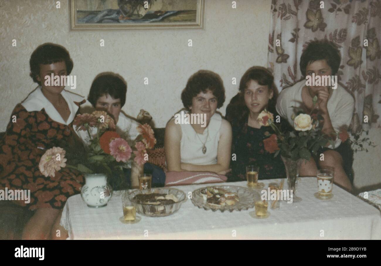 Group of women in 1960s hi-res stock photography and images - Alamy