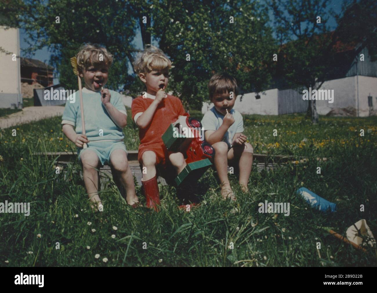 1970s children playing hi-res stock photography and images - Alamy