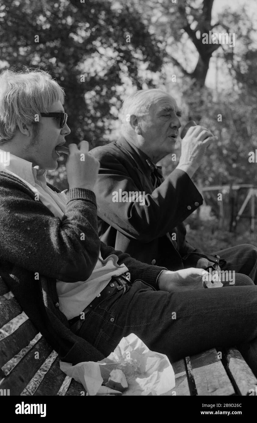 Two old men sitting on bench Black and White Stock Photos & Images - Alamy