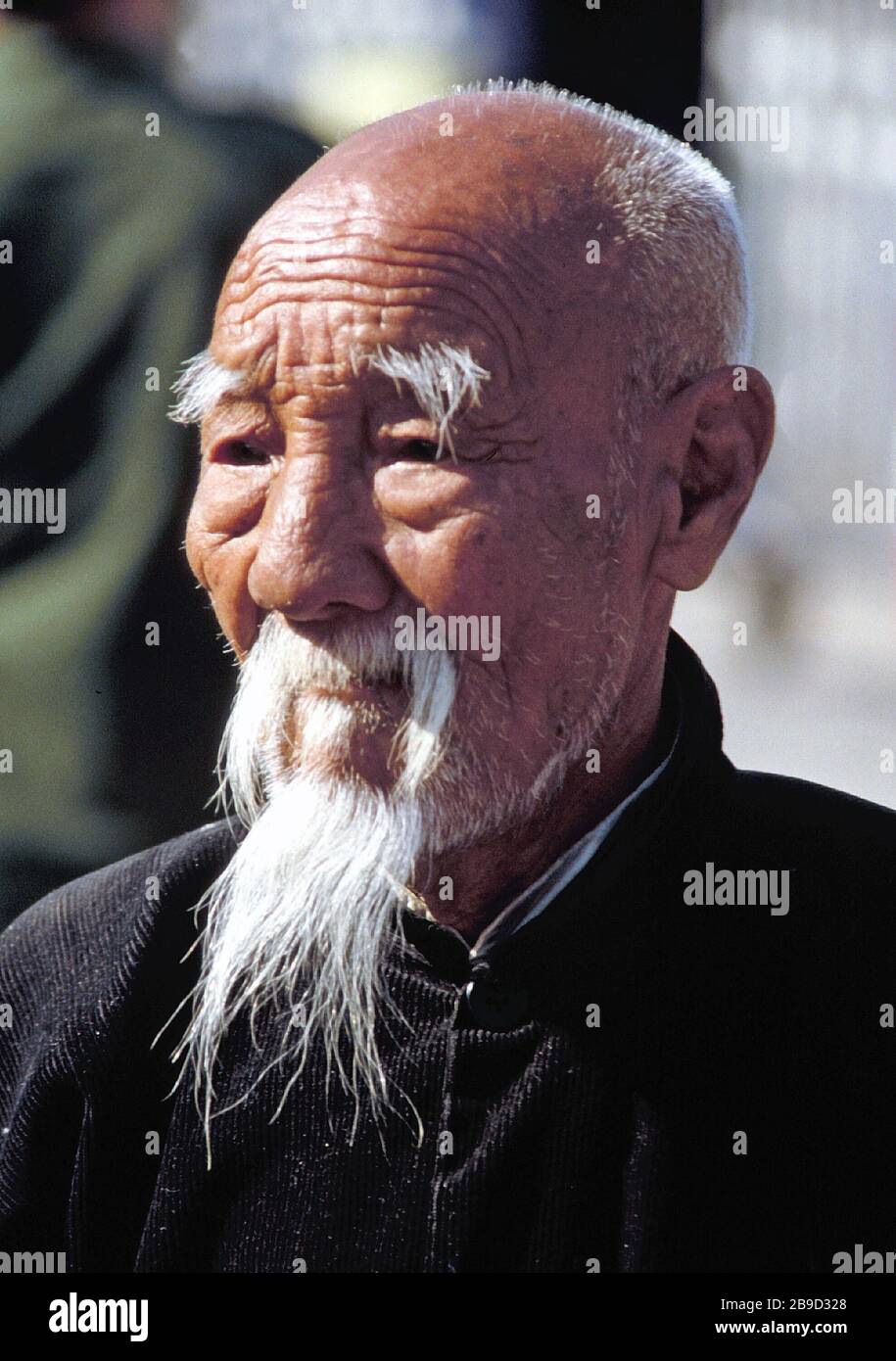 An old Chinese man with a beard in Beijing. [automated translation] Stock  Photo - Alamy