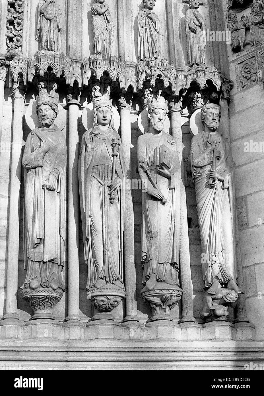 Sculptures on the west façade of Notre Dame de Paris. 1975 [automated  translation] Stock Photo - Alamy