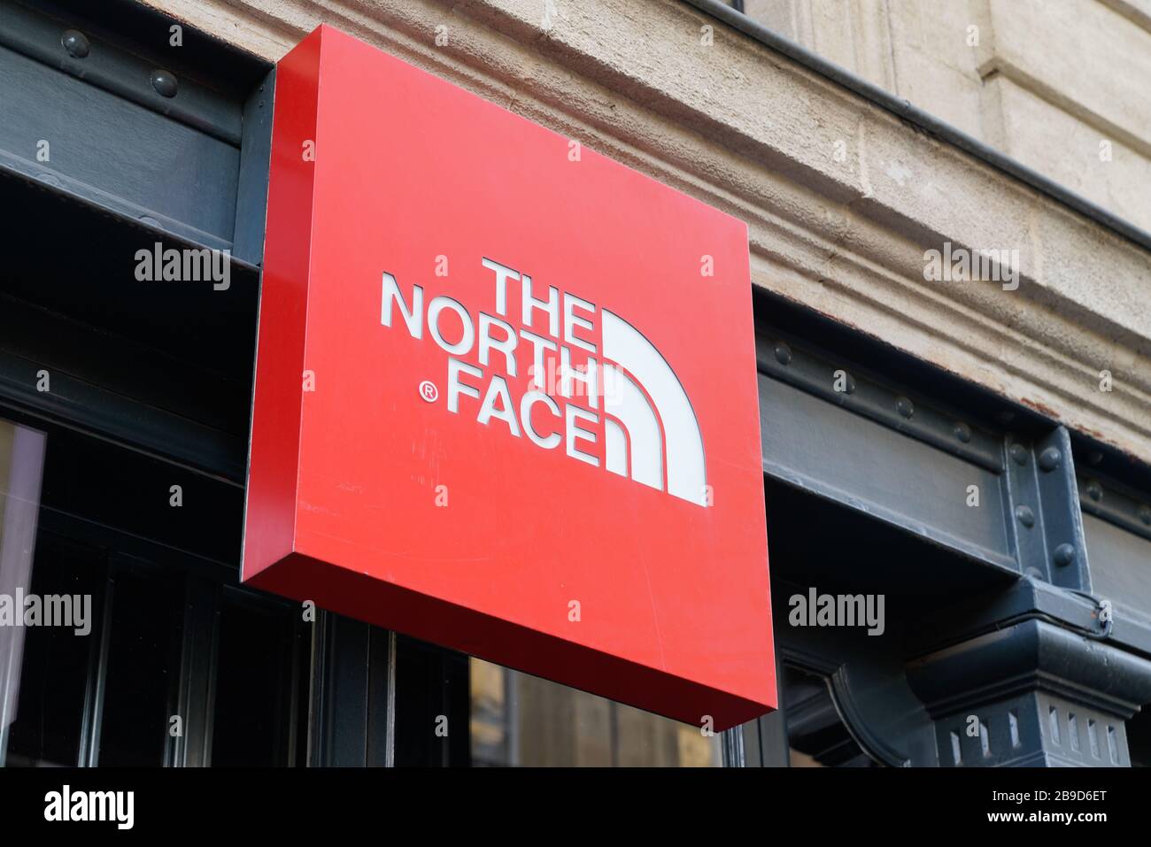 Bordeaux , Aquitaine / France - 10 06 2019 : The North Face logo shop above  the entrance to retail clothes store Stock Photo - Alamy