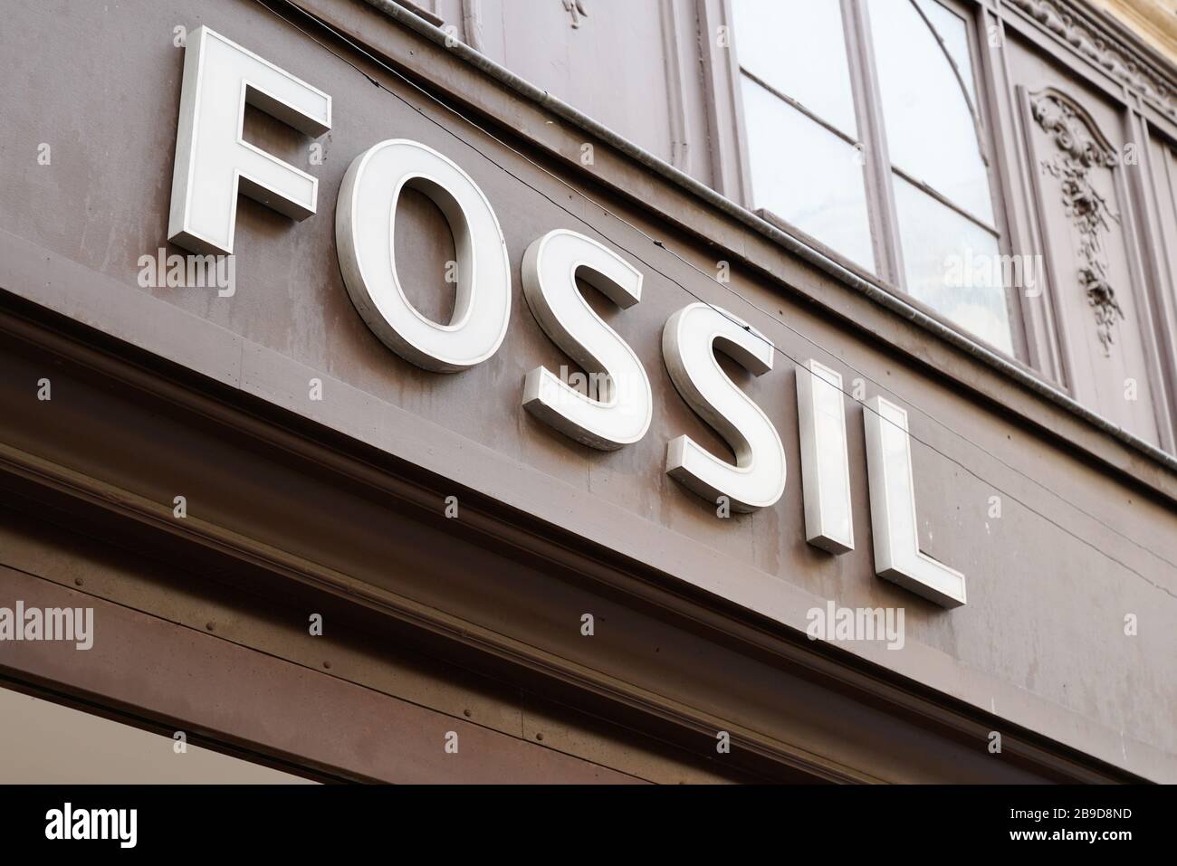 Bordeaux , Aquitaine / France - 10 30 2019 : fossil sign store maker of  clothing logo accessories shop for men and women on building Stock Photo -  Alamy