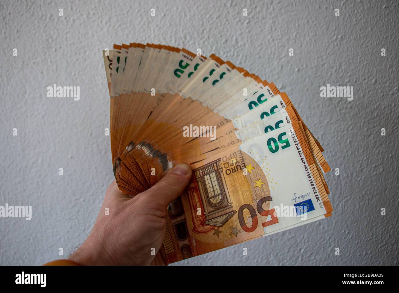 A pack of 50 euro bills in hand Stock Photo - Alamy