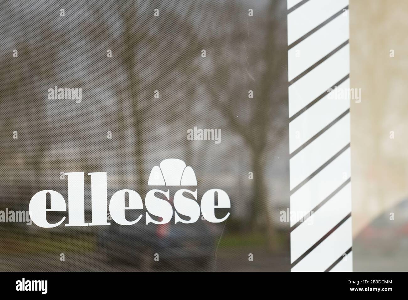 Ellesse logo hi-res stock photography and images - Alamy