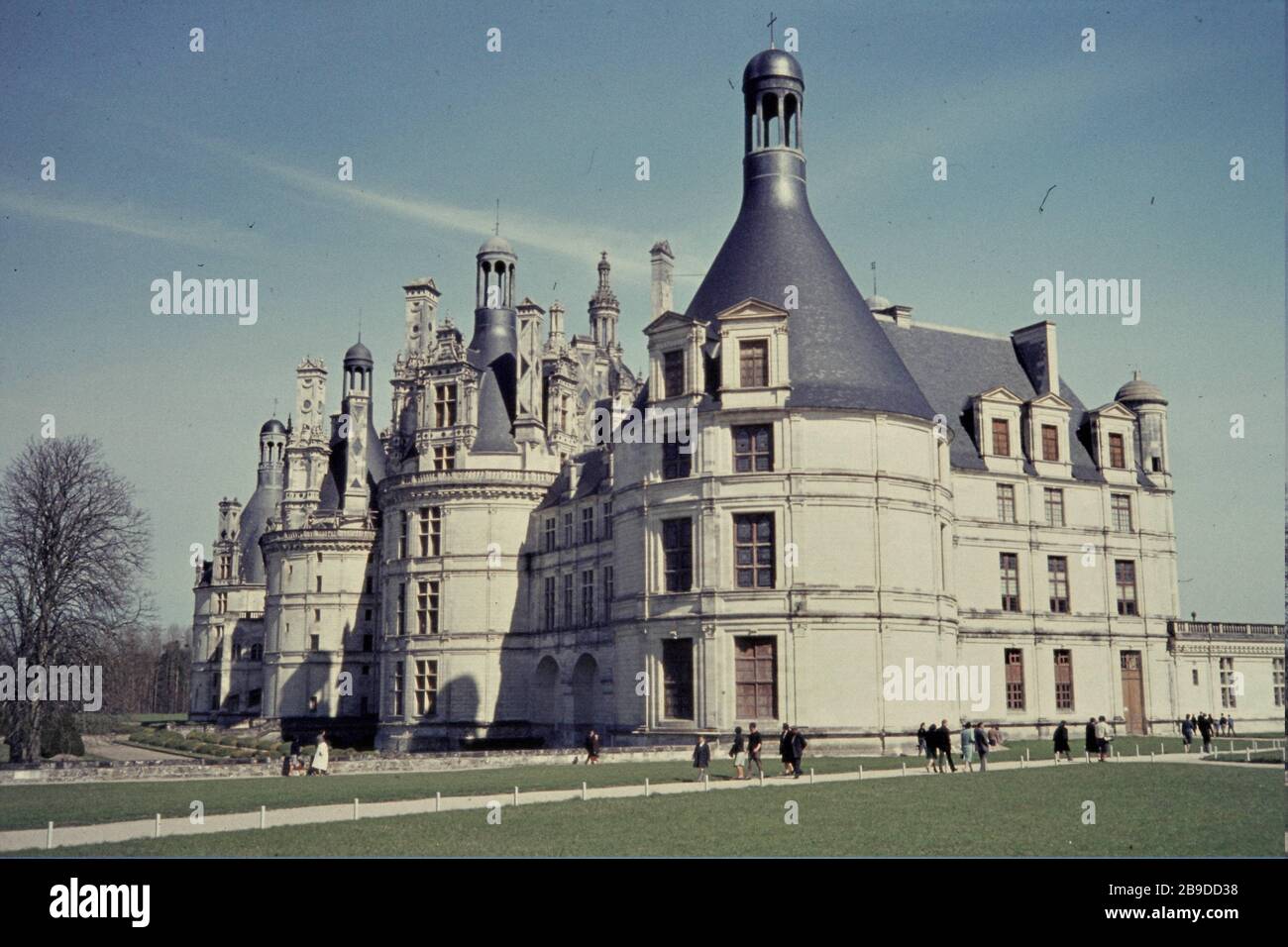 View from southwest to the castle Chambord. [automated translation