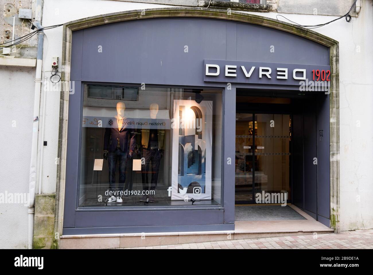 Bordeaux , Aquitaine / France - 02 21 2020 : Devred 1902 logo man brand  Clothing Store sign men shop Stock Photo - Alamy