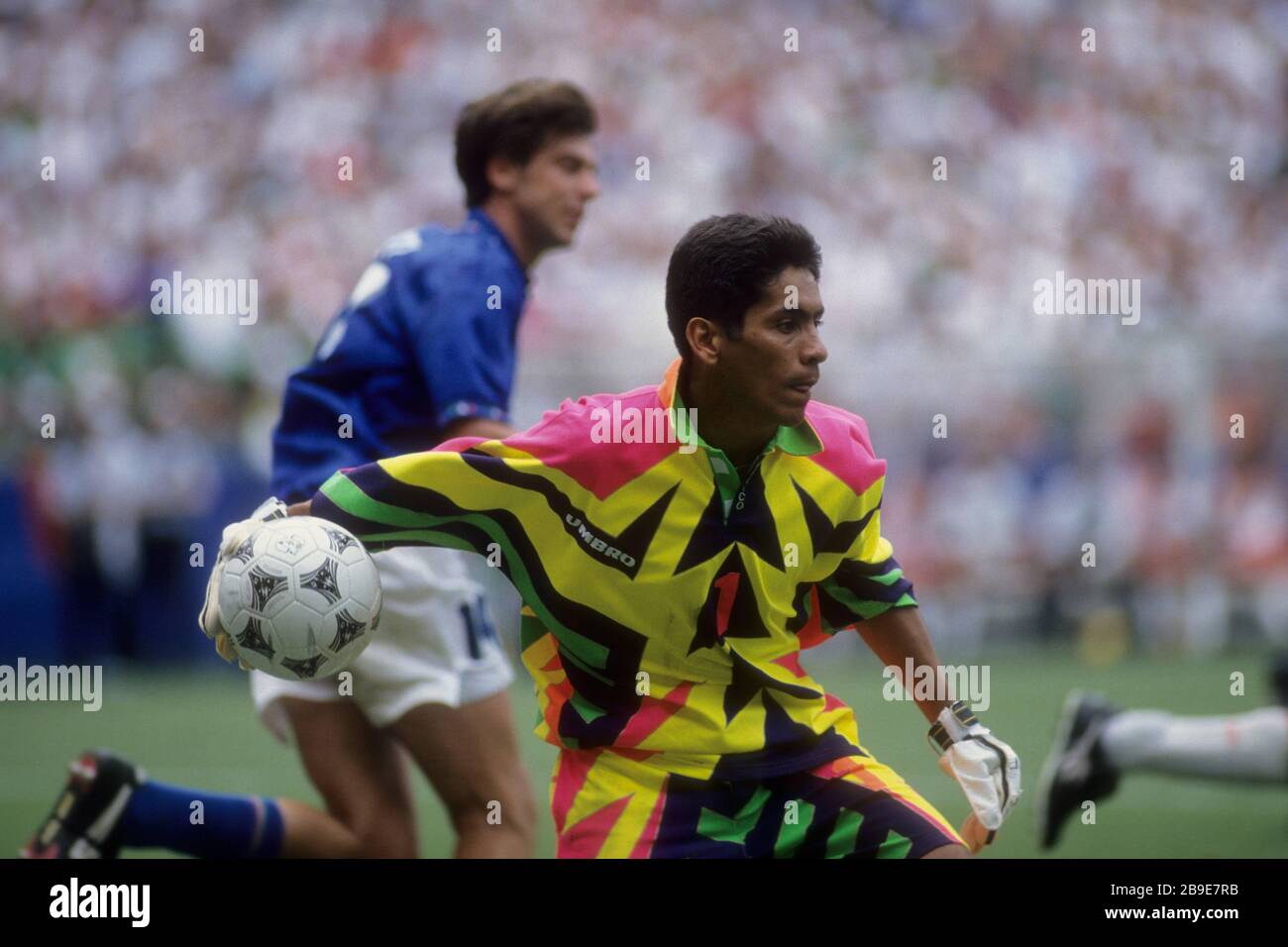 Image number 05849875 date 28 06 1994 Copyright imago WEREK Goalkeeper Jorge Campos Mexico Vdia horizontal World Cup 1994 international match National team National jersey Italy Mexico 1 1 Washington DC D C Football World Cup men Team Single Action shot Human Beings Credit: Pro Shots/Alamy Live News Stock Photo