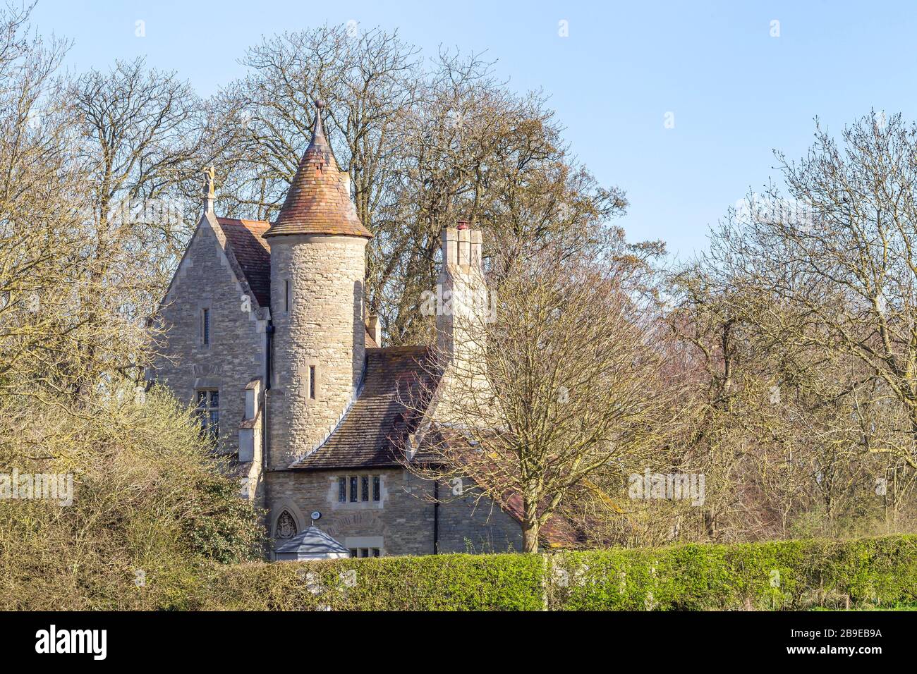 Fairy tale looking stone building on the junction of Station road