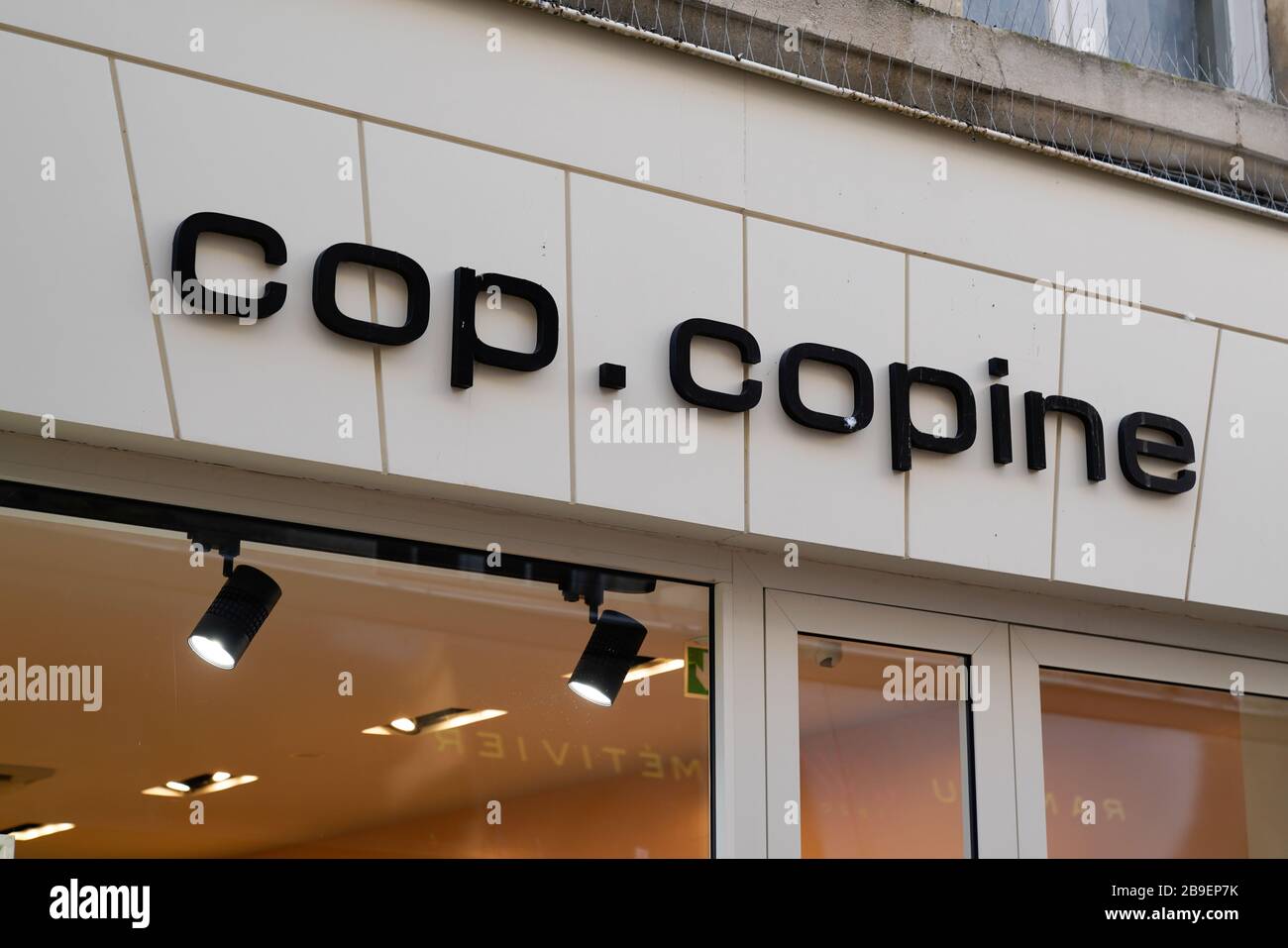 Cop shop hi-res stock photography and images - Page 3 - Alamy