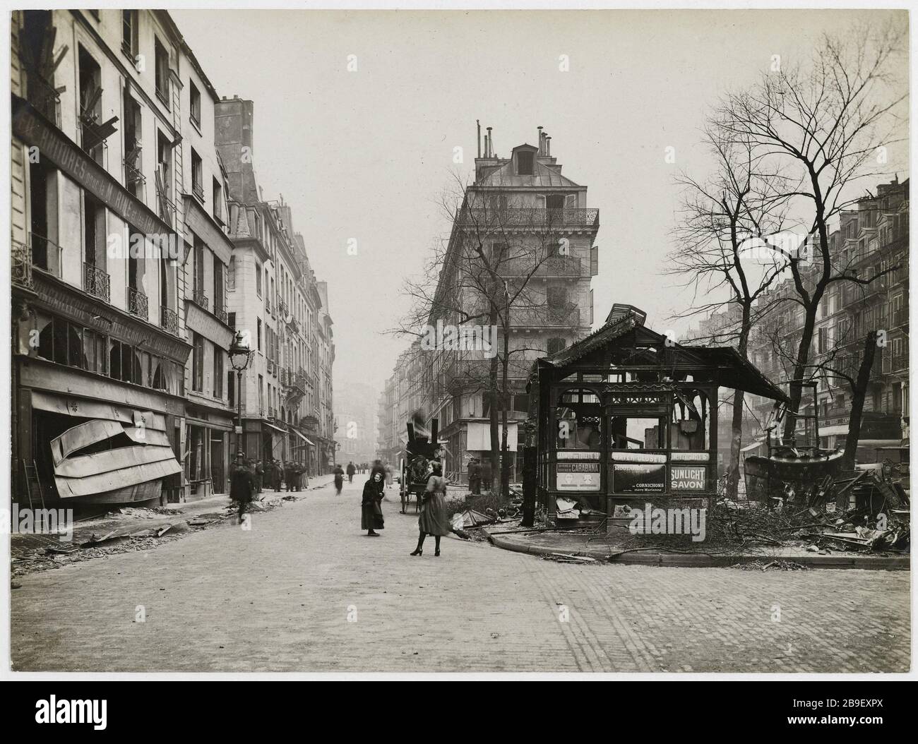 Photo des barricades à Paris en 1914 (Guerre 14-18), re-tirage de 1940 Photo des barricades à Paris en 1914 (Guerre 14-18), re-tirage de 1940