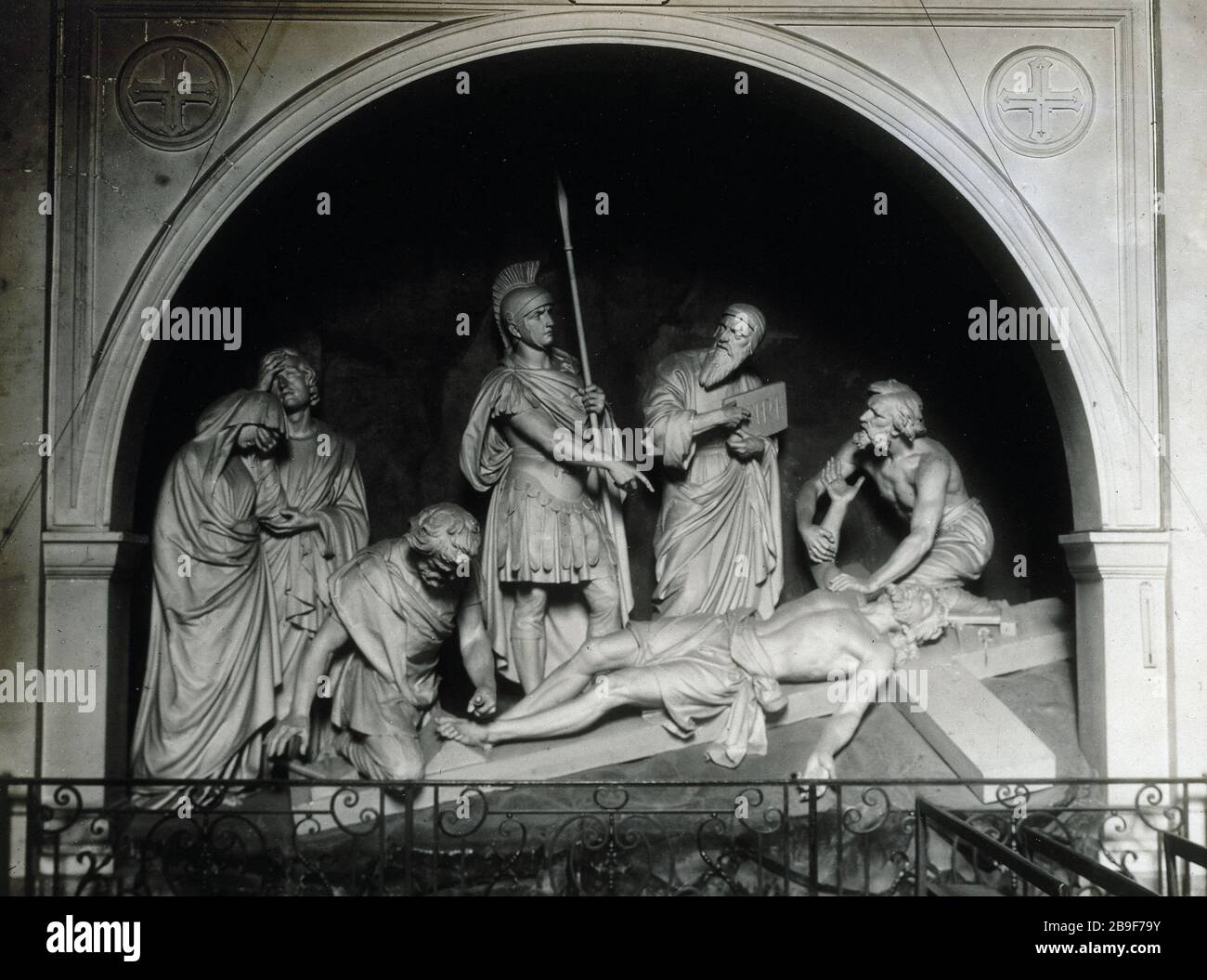 CHURCH OF SAINT-ROCH - Crucifixion Eglise Saint-Roch : crucifixion. Paris (Ier arr.). Photographie de Charles Lansiaux (1855-1939) . Paris, musée Carnavalet. Stock Photo