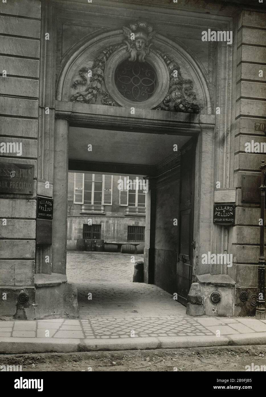 70 RUE DES ARCHIVES 70, rue des Archives. Paris (IIIème arr.). Photographie de Charles Lansiaux (1855-1939). Paris, musée Carnavalet. Stock Photo