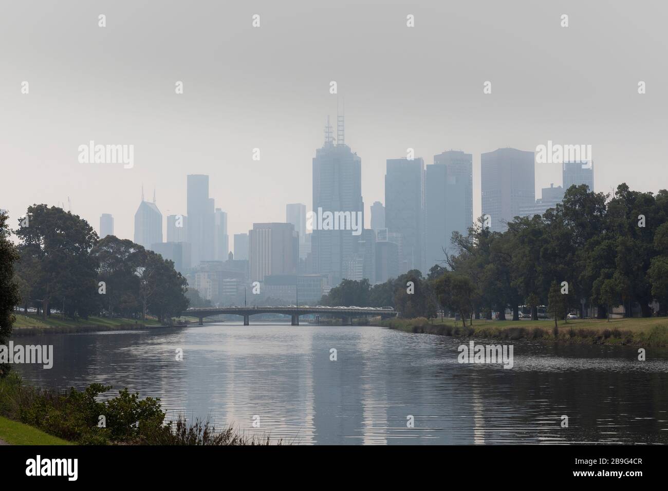 Bush fire haze over Melbourne city and Yarra River, Victoria, Australia Stock Photo
