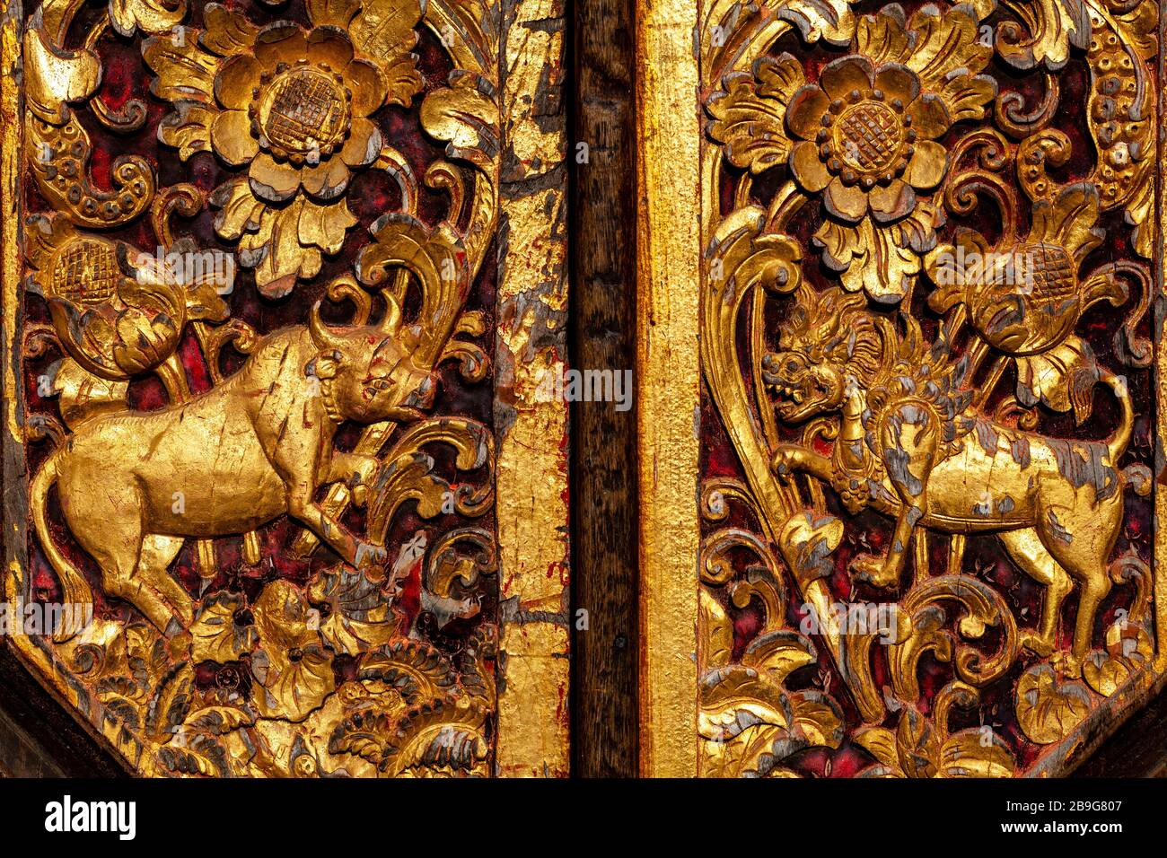 Carved Wooden Doors At The Ubud Palace, Ubud, Bali, Indonesia. Stock Photo