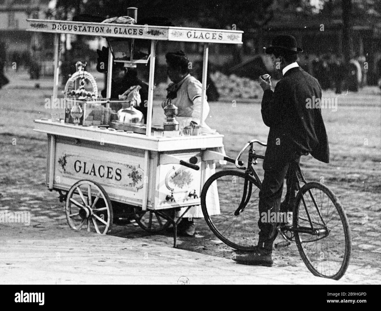 Marchand ambulant de glace hires stock photography and images Alamy