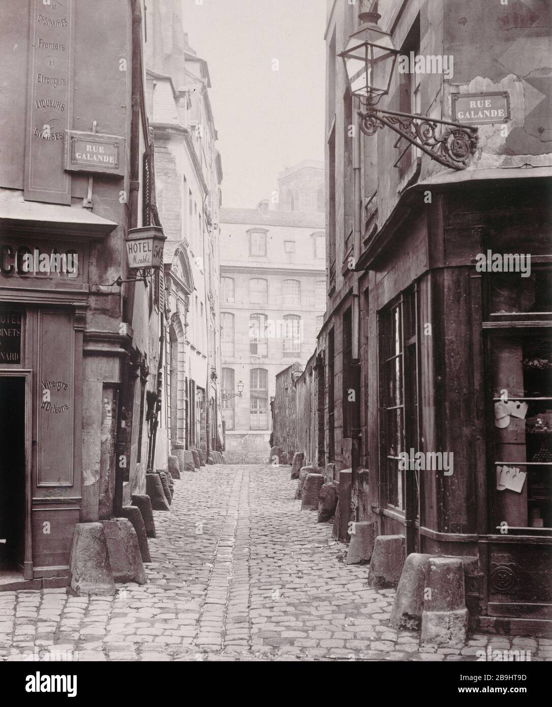 SAINTJULIENLEPOOR Rue SaintJulienlePauvre (depuis la rue Galande