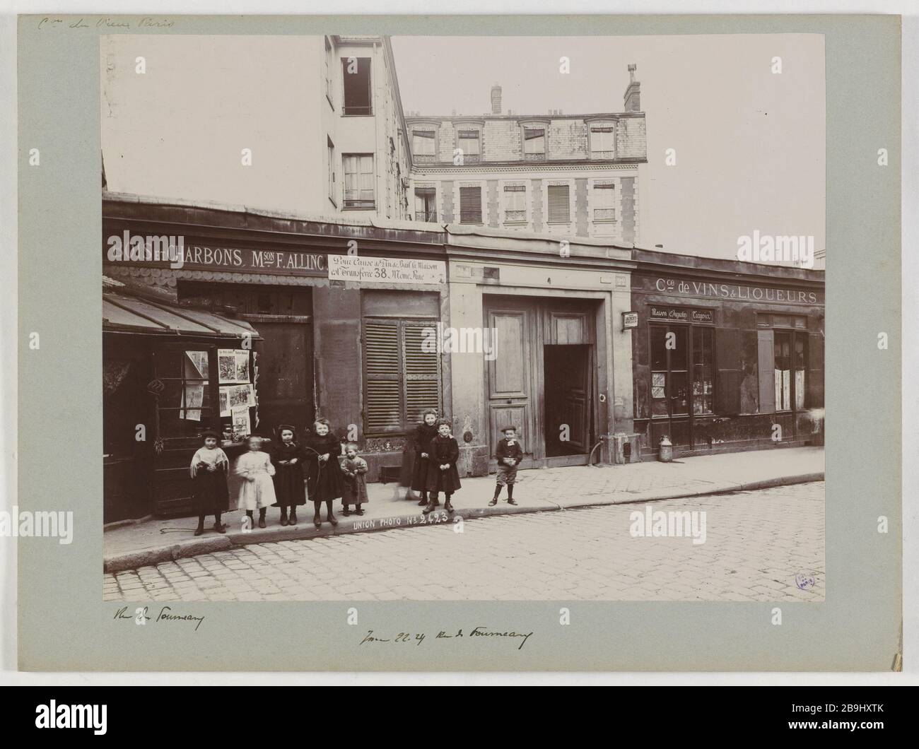 Houses, 22-24 rue des Fourneaux (now defunct Falguière Street). Paris (XVth arr.) Immeubles, 22-24 rue des Fourneaux (disparue actuelle rue Falguière). Paris (XVème arr.), 1898. Union Photographique Française. Paris, musée Carnavalet. Stock Photo