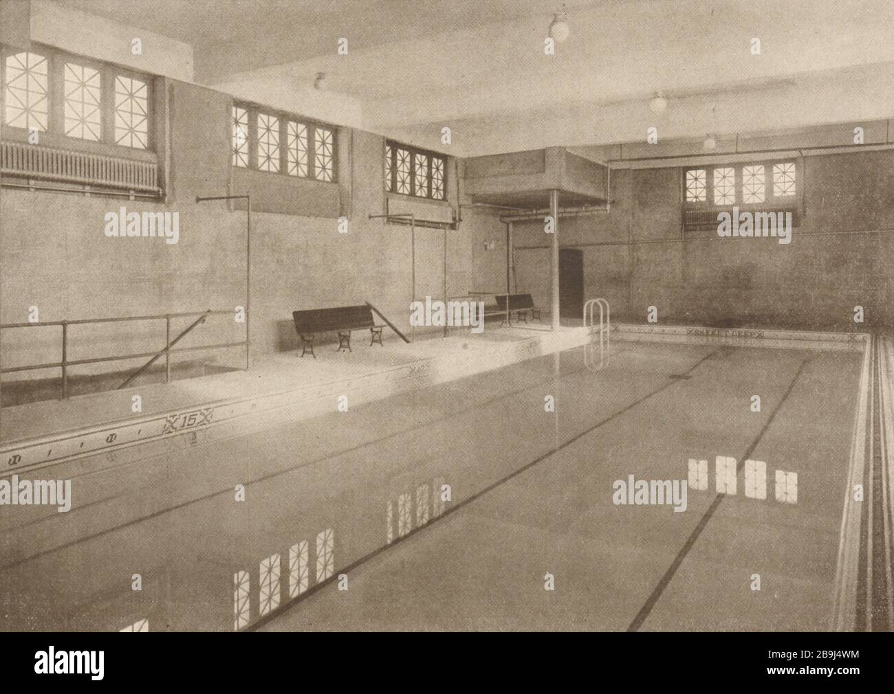 Englewood High School. Sibley \u0026 John J Ferry, Archts. Telescopic Hoist.  Gillis \u0026 Geoghegan Power Plant Specialists, 540 West Broadway, New York  (1919 Stock Photo - Alamy, image size:1300x1010