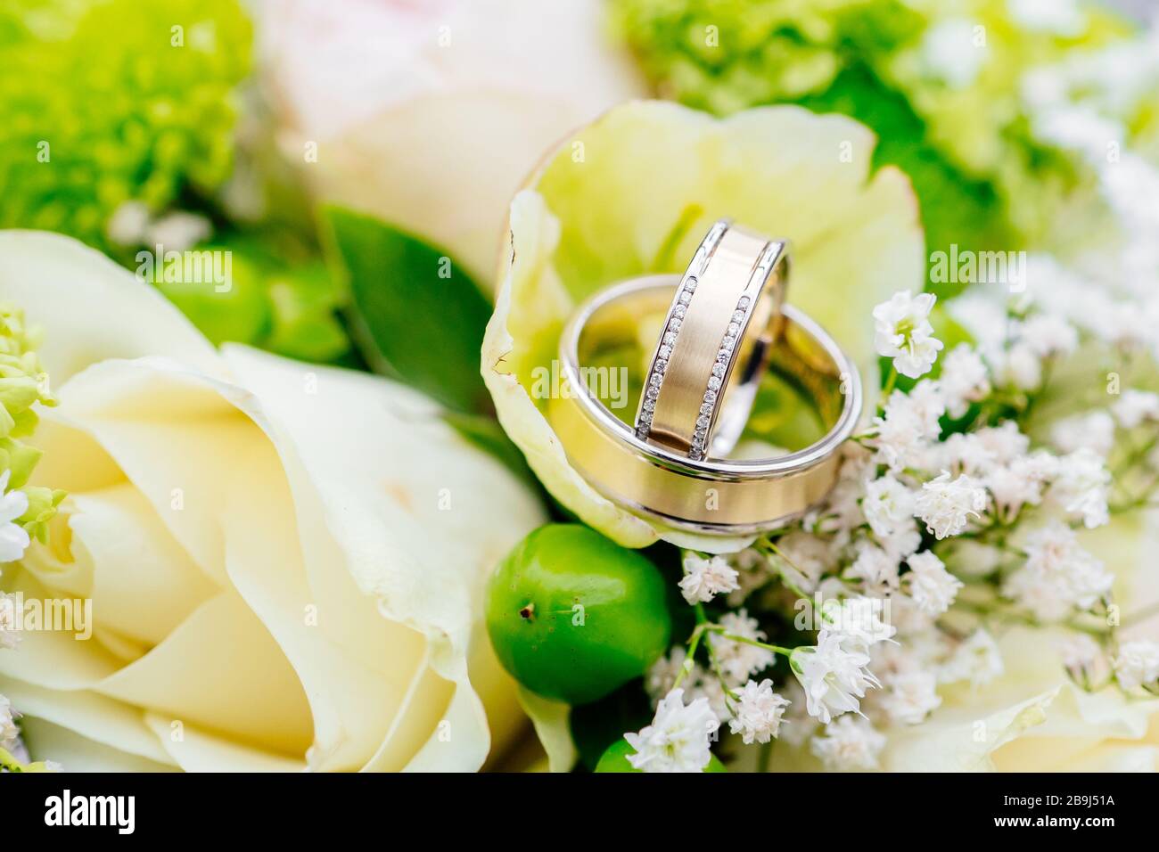 Golden Wedding Rings In Bridal Bouquet With Yellow Flowers Stock Photo Alamy