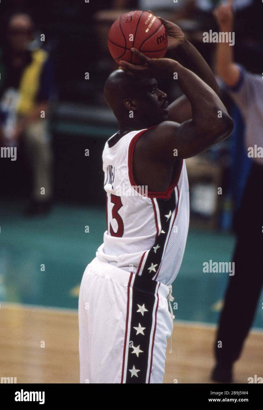 firo: Jul 22, 1996 Sports, basketball, men, men's Olympics, Summer Olympics Olympics, Atlanta, 96, 1996, old pictures, USA wins the gold medal USA - Argentina 96:68 Shaquille O'Neal, half figure, rapper, Hall Of Fame, 14x All-NBA team | usage worldwide Stock Photo