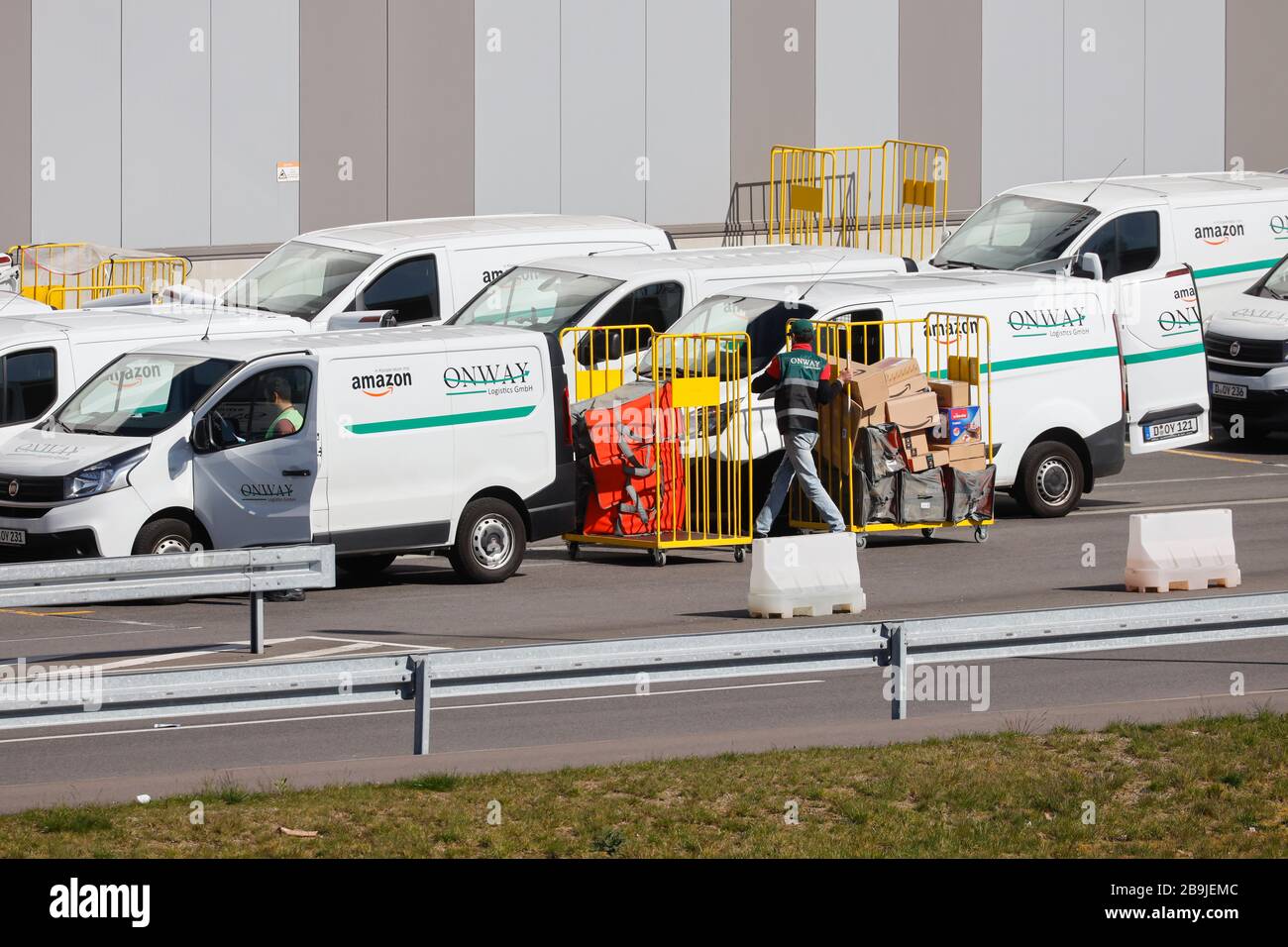 Duisburg, Ruhr area, North Rhine-Westphalia, Germany - Amazon distribution  centre, Amazon Duisburg DNW4, parcel deliverers from Onway Logistics delive  Stock Photo - Alamy