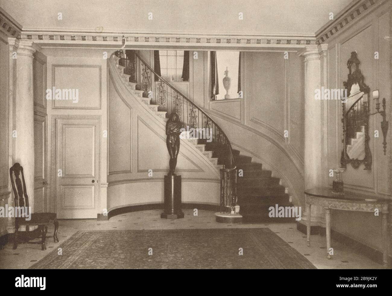 Residence, Henry P. Davison, 690 Park Avenue, New York. Main hall and stairway. Walker & Gillette, Architects (1919) Stock Photo