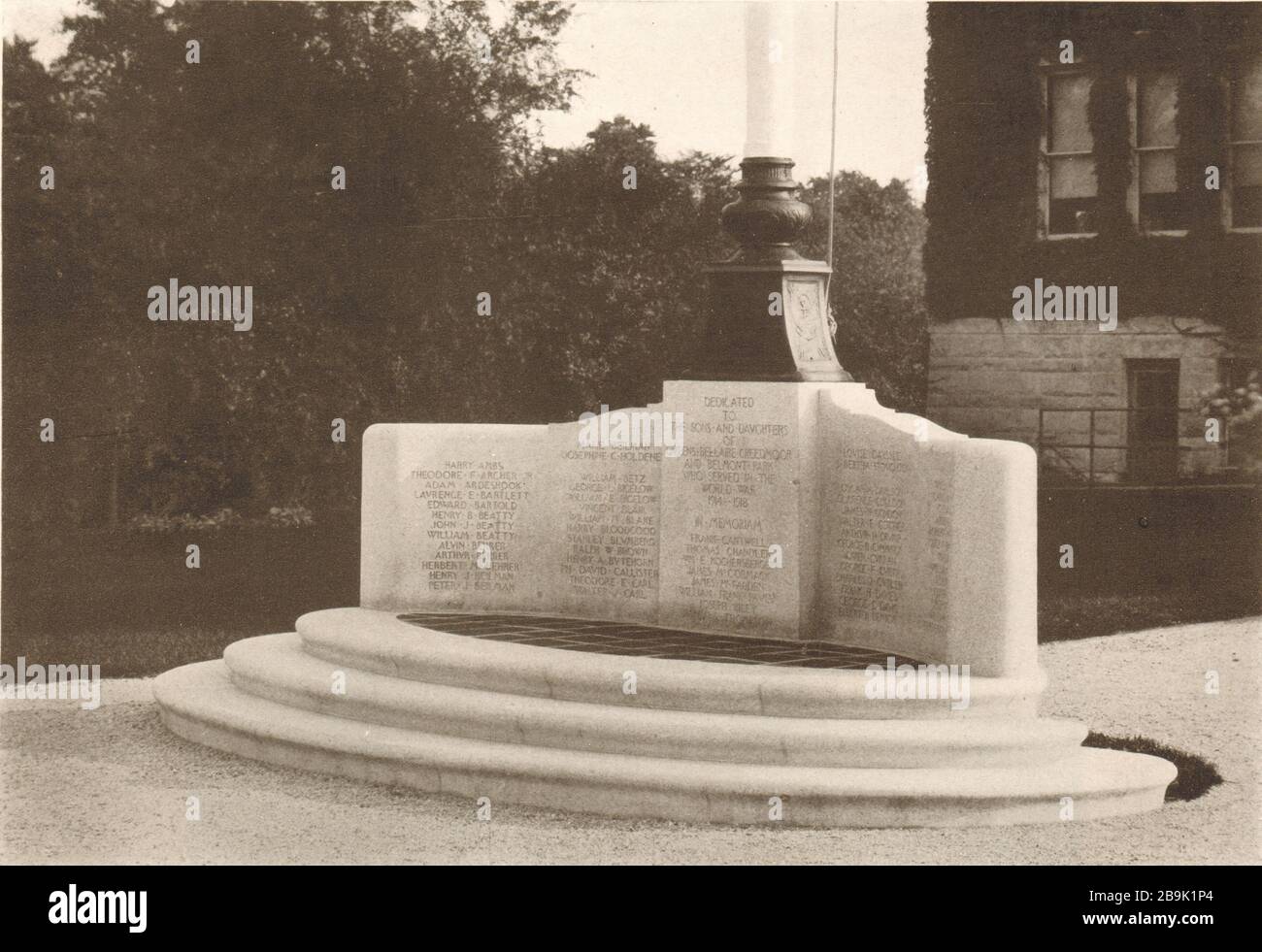 Soldiers' and sailors' memorial, Village of Queens, Long Island, New York. Albert W. Treat, Robert Von Erdorf, Architects (1922) Stock Photo