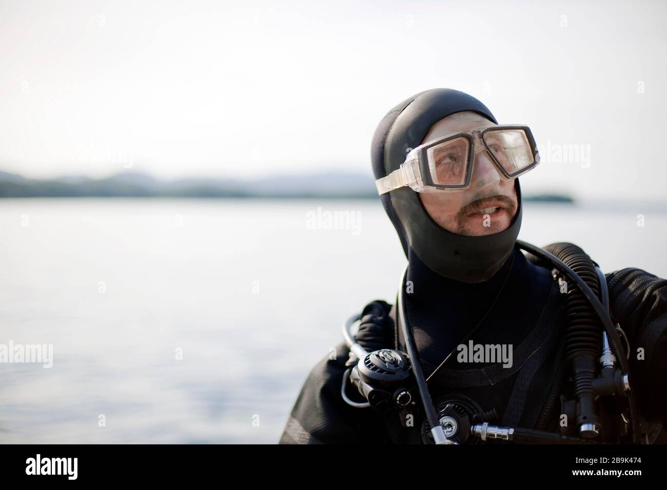 Divers look on ocean hi-res stock photography and images - Alamy
